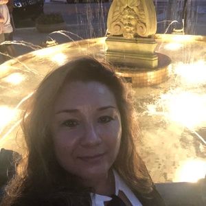 Meet your Posher, Iris